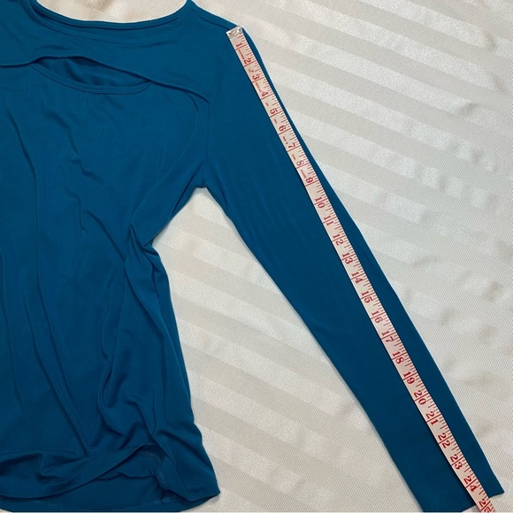 Soft Surroundings Teal Long Sleeve Women’s Small Knit Top w/ front cut-out Soft! - Picture 8 of 10
